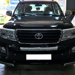 Land Cruiser FJ200 Front view